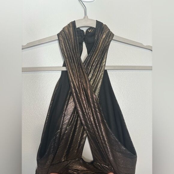 IEENA FOR MAC DUGGAL 26738 Gold Metallic Criss Cross Halter Neck Gown - Picture 7 of 10